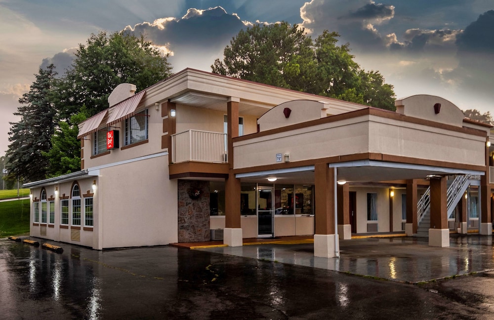 Pet Friendly Red Roof Inn Abingdon in Abingdon, Virginia