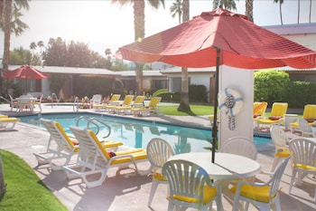 Pet Friendly A Place in the Sun Garden Hotel in Palm Springs, California