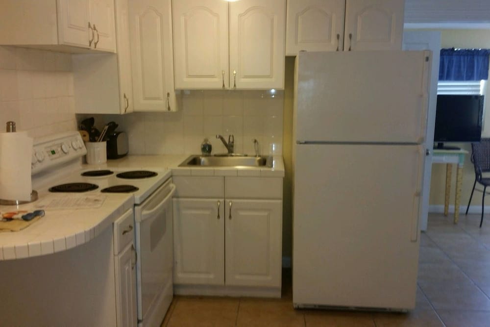 Pet Friendly The Sea Gypsy Inn in Fort Myers Beach, Florida