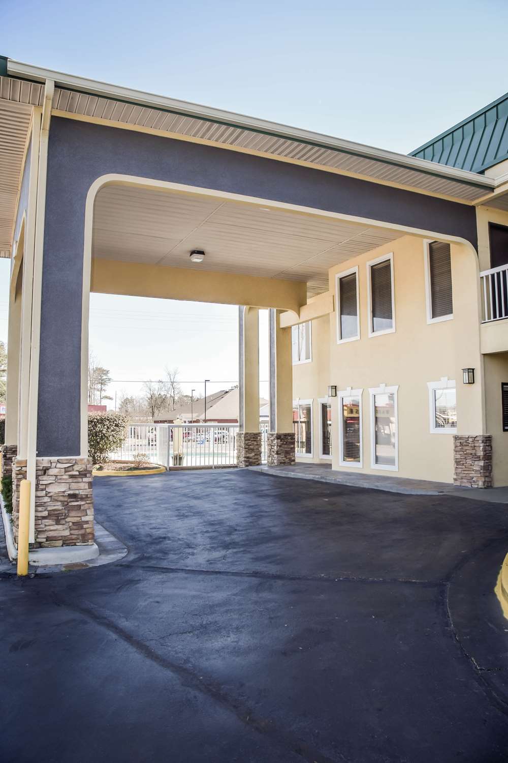 Pet Friendly Best Western Fairwinds Inn in Cullman, Alabama