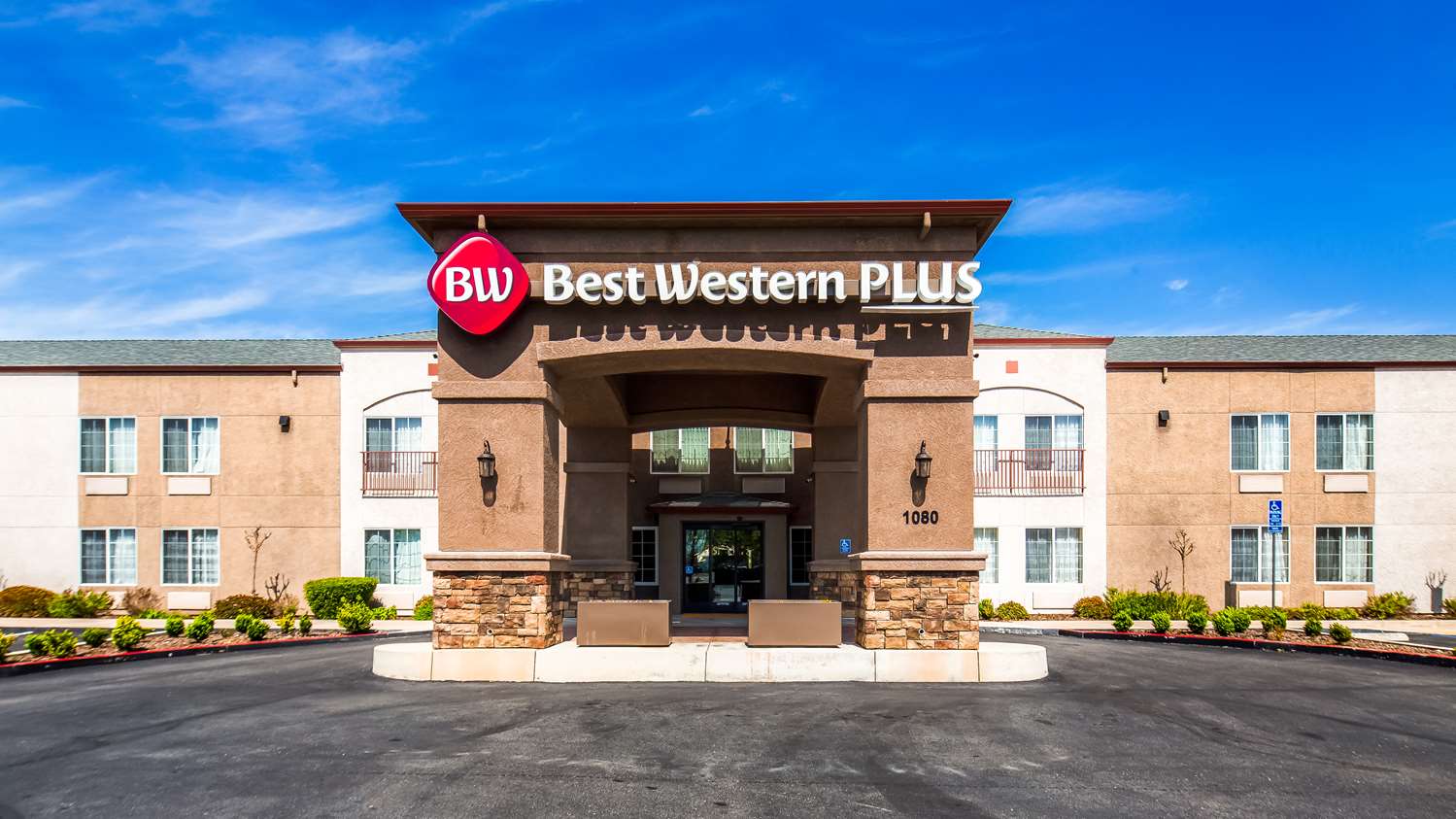 Pet Friendly Best Western Plus Twin View Inn & Suites in Redding, California