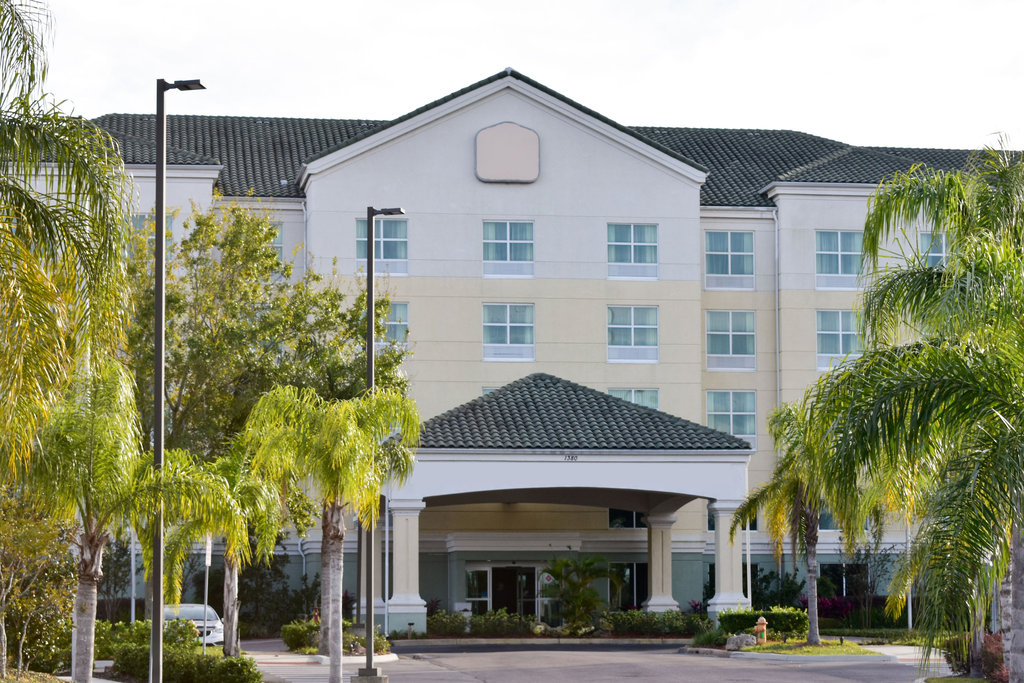 Pet Friendly Comfort Inn and Suites in Tavares, Florida