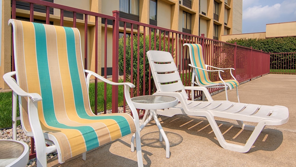 Pet Friendly Best Western Northwest Indiana Inn in Hammond, Indiana