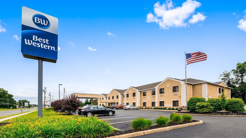 Pet Friendly Best Western Monroe Inn & Suites in Williamstown, New Jersey