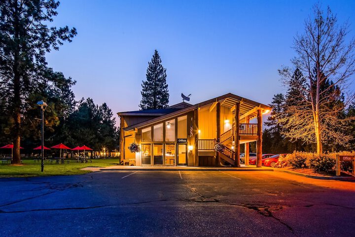 Pet Friendly Best Western Ponderosa Lodge in Sisters, Oregon