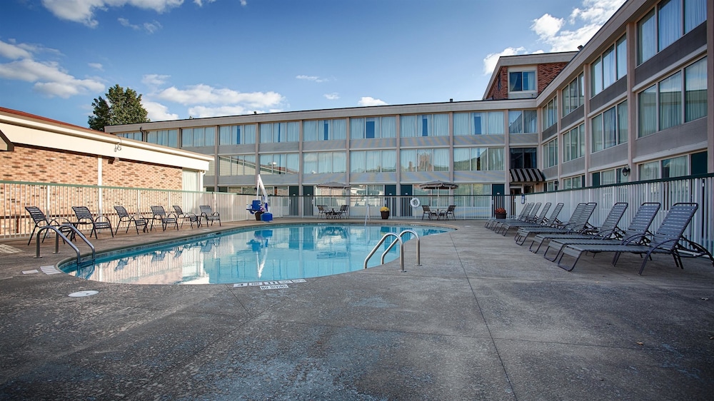 Pet Friendly Best Western Plus Bradford Inn in Bradford, Pennsylvania