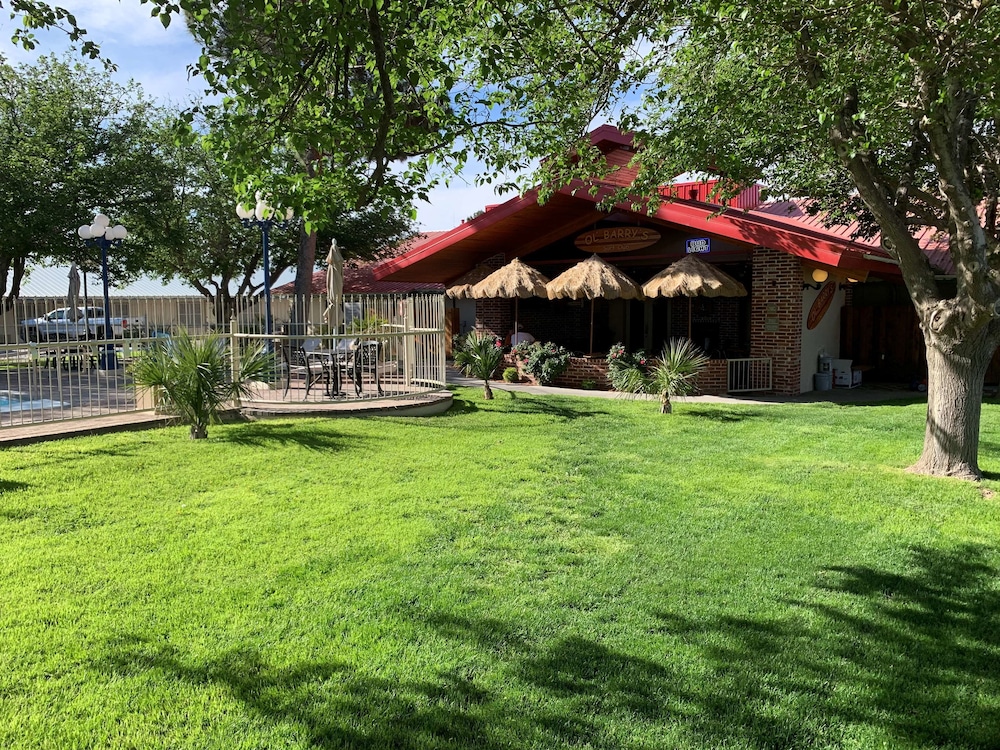 Pet Friendly Best Western Swiss Clock Inn in Pecos, Texas