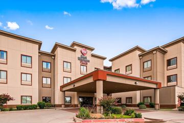 Pet Friendly Best Western Plus Texoma Hotel & Suites in Denison, Texas