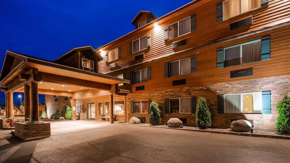 Pet Friendly Best Western Plus Concord Inn in Minocqua, Wisconsin