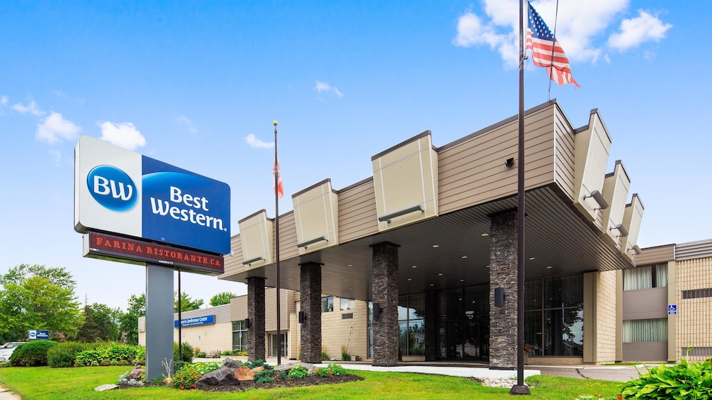 Pet Friendly Best Western North Bay Hotel & Conference Centre in North Bay, Ontario