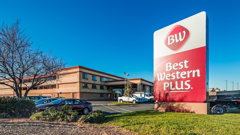 Pet Friendly Best Western Plus Orchid Hotel & Suites in Roseville, California