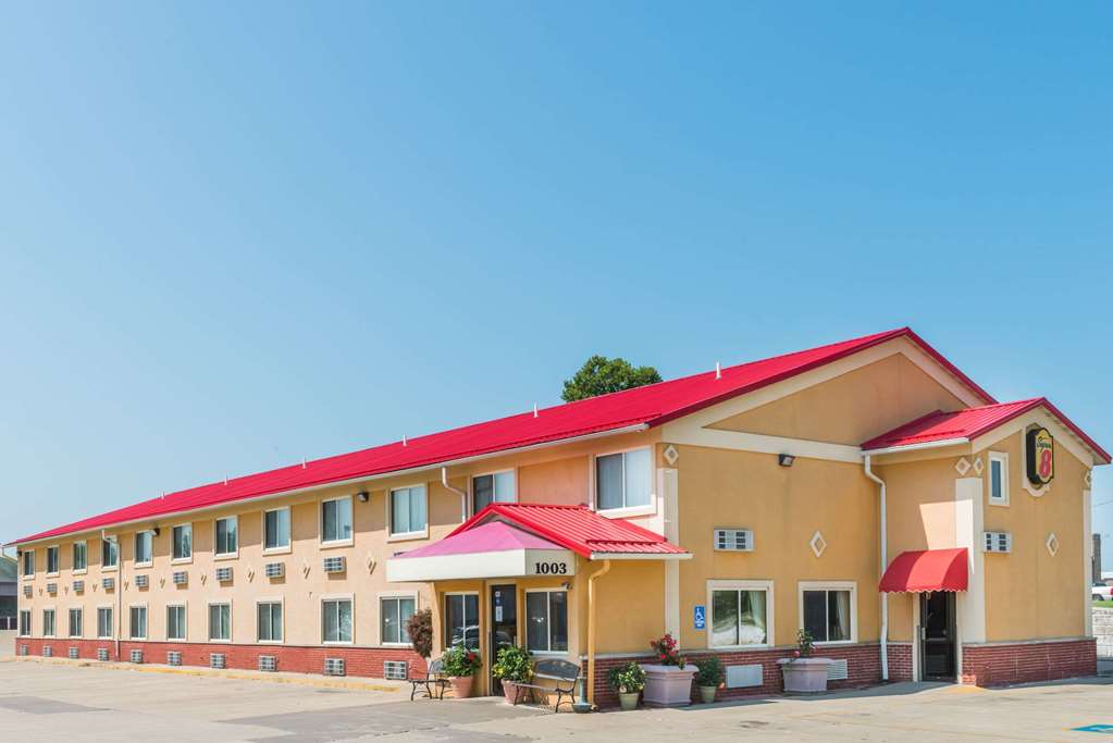 Pet Friendly Super 8 - Jacksonville in Jacksonville, Illinois