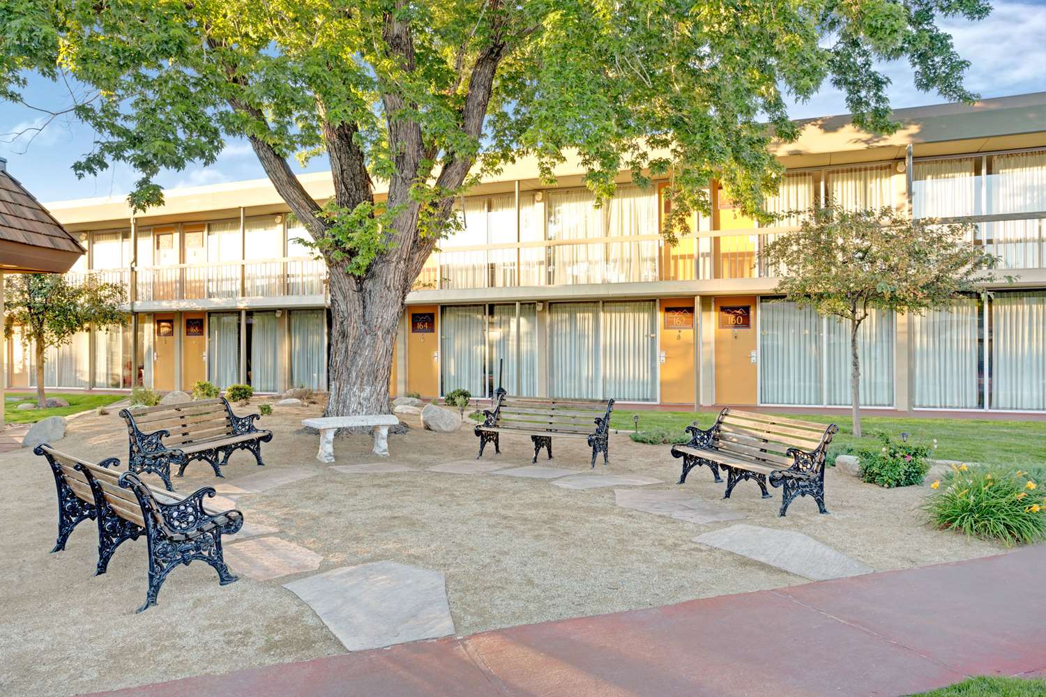 Pet Friendly Super 8 - Meadow Wood Courtyard in Reno, Nevada