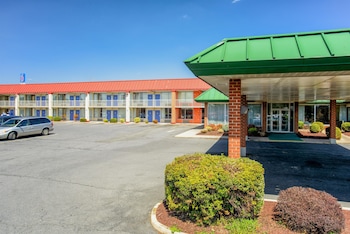 Pet Friendly Motel 6 MT. Jackson Shenandoah in Mount Jackson, Virginia