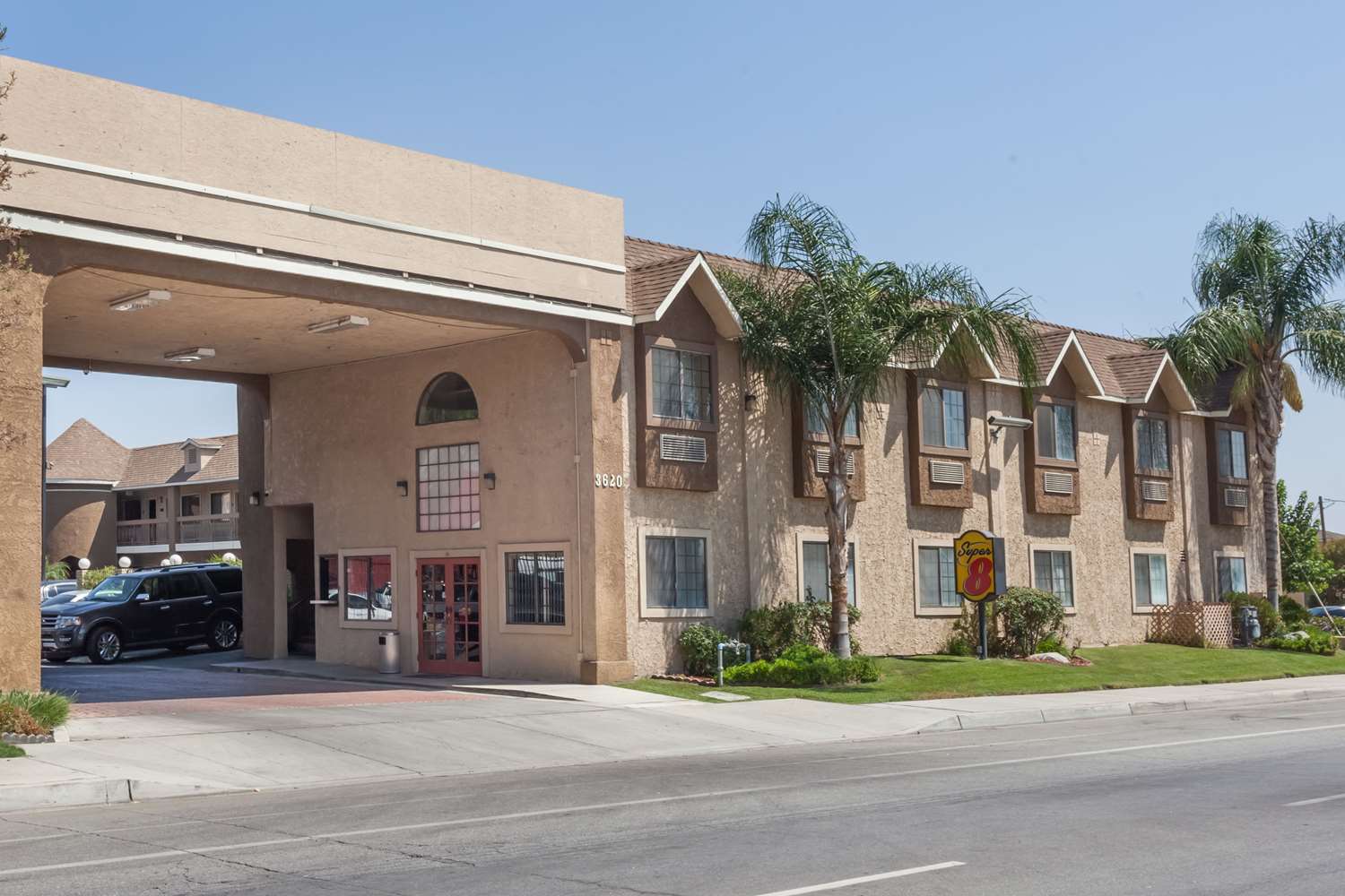 Pet Friendly Super 8 Bakersfield in Bakersfield, California