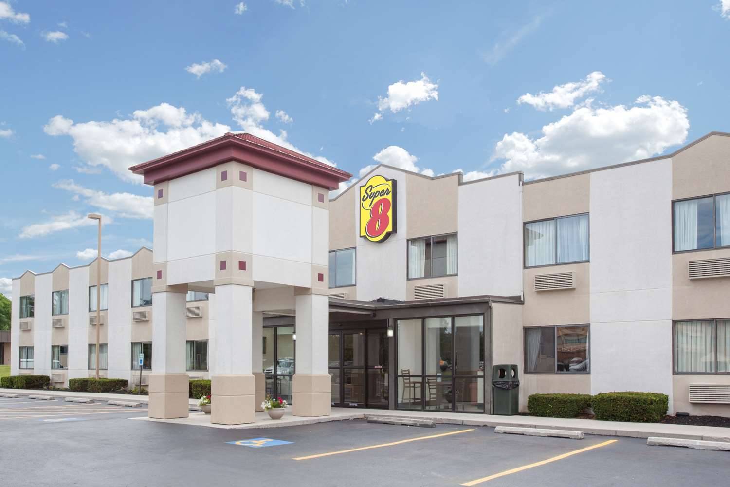 Pet Friendly Super 8 Gettysburg in Gettysburg, Pennsylvania