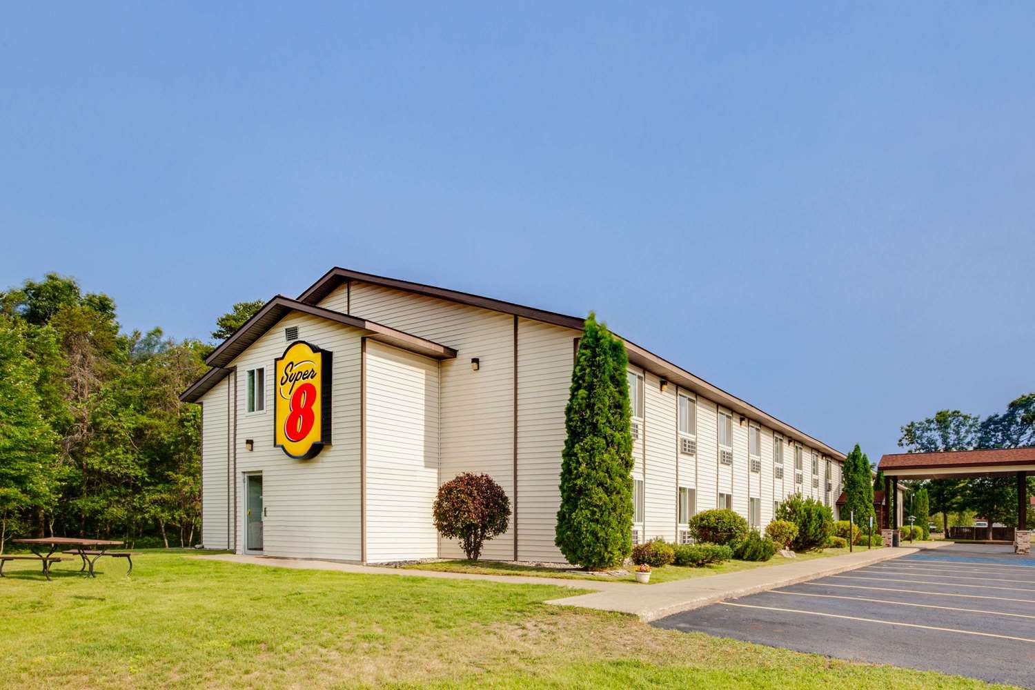 Pet Friendly Super 8 Grayling in Grayling, Michigan