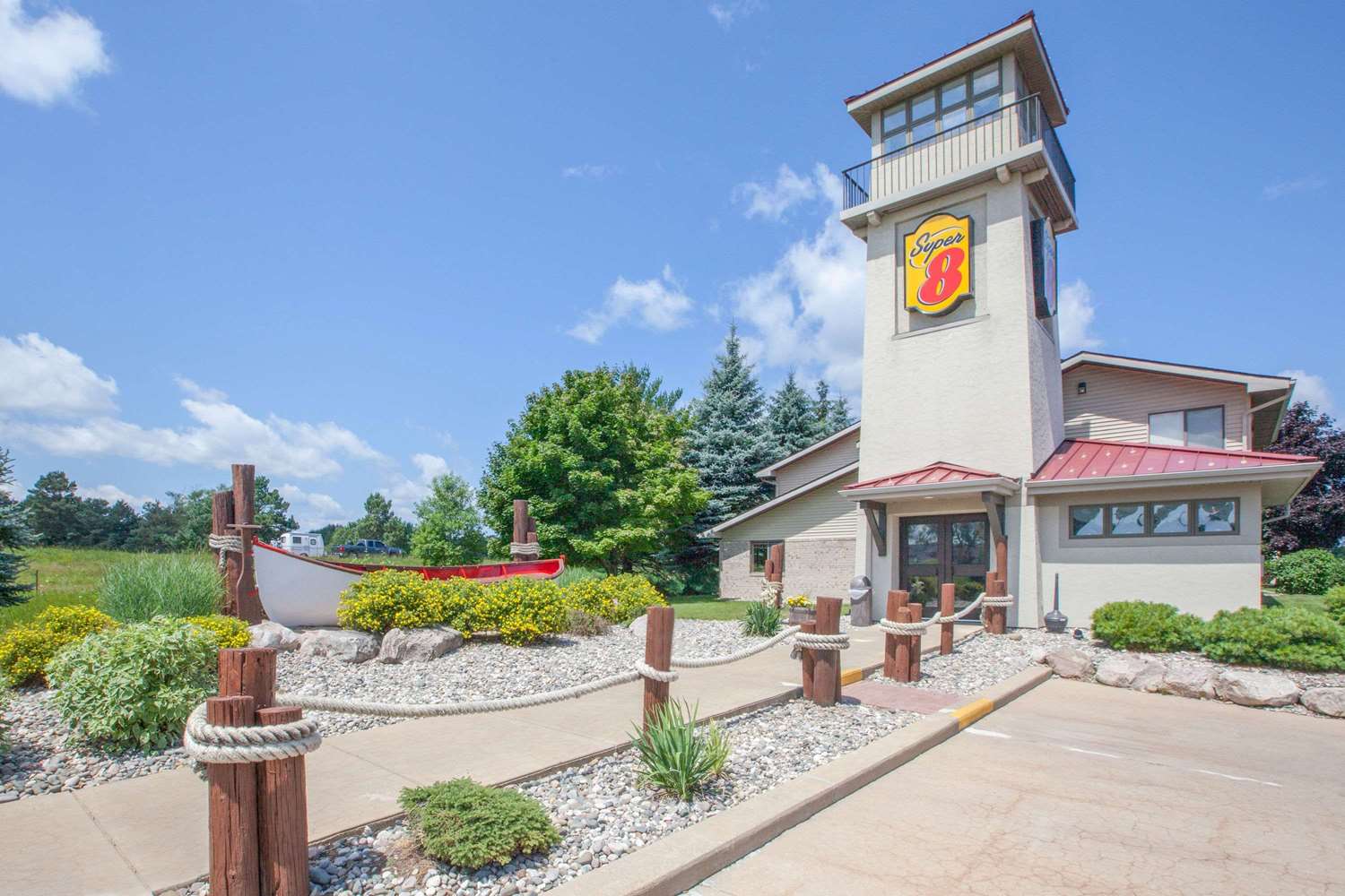 Pet Friendly Super 8 Houghton Lake in Houghton Lake, Michigan