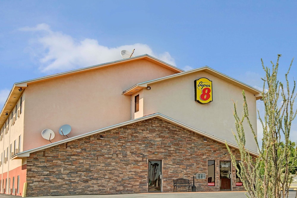 Pet Friendly Super 8 Las Cruces / La Posada Lane in Las Cruces, New Mexico