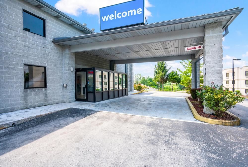 Pet Friendly Motel 6 London KY in London, Kentucky