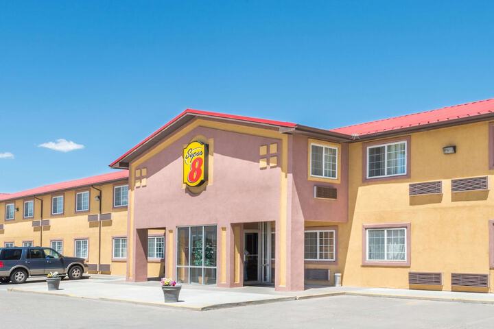 Pet Friendly Super 8 Moriarty in Moriarty, New Mexico