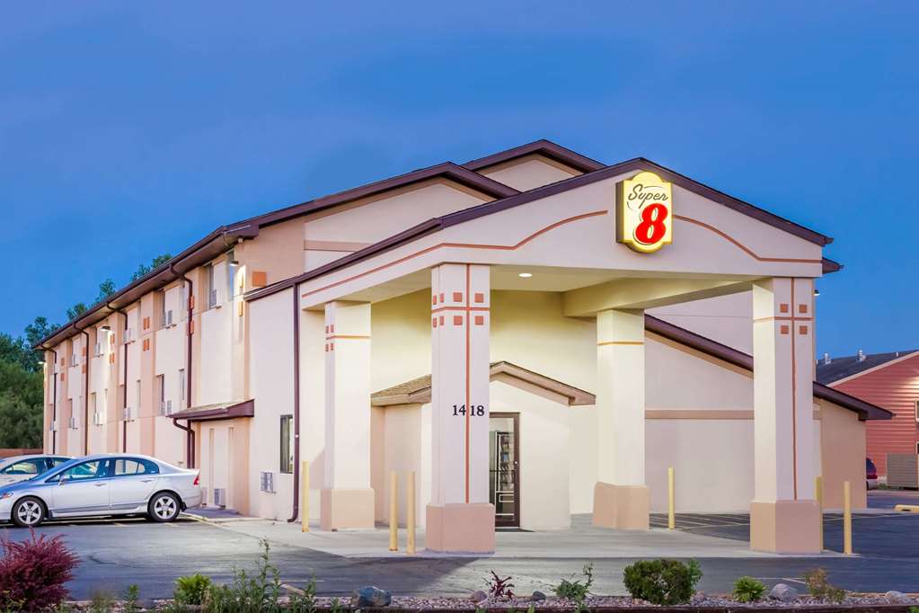 Pet Friendly Super 8 Motel - Ames in Ames, Iowa