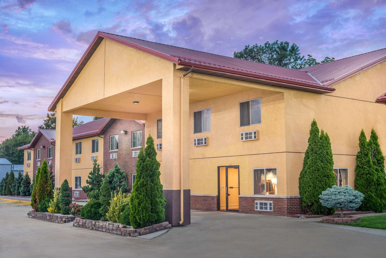 Pet Friendly Super 8 Motel - Olney in Olney, Illinois