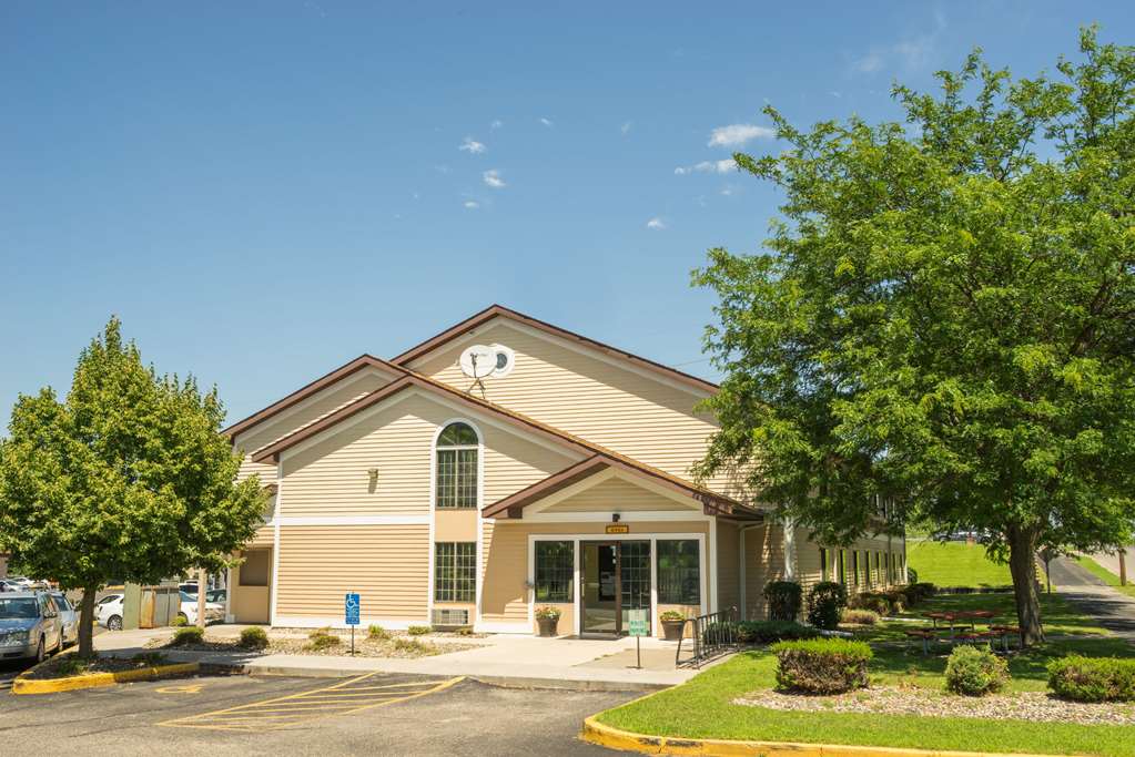 Pet Friendly Super 8 Motel - Red Wing in Red Wing, Minnesota
