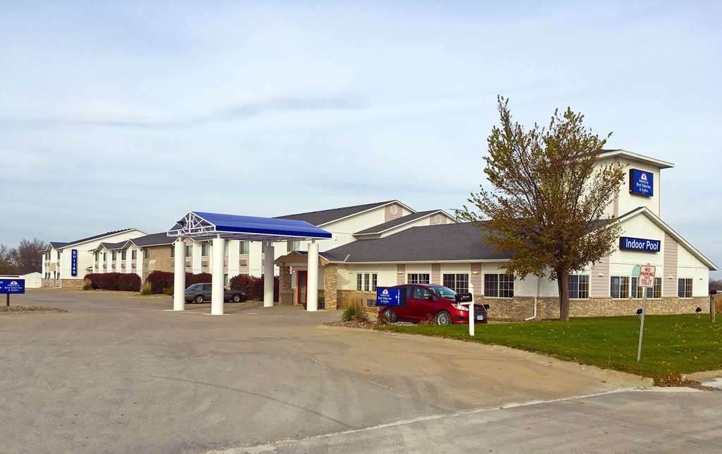 Pet Friendly Super 8 Motel - Stuart in Stuart, Iowa