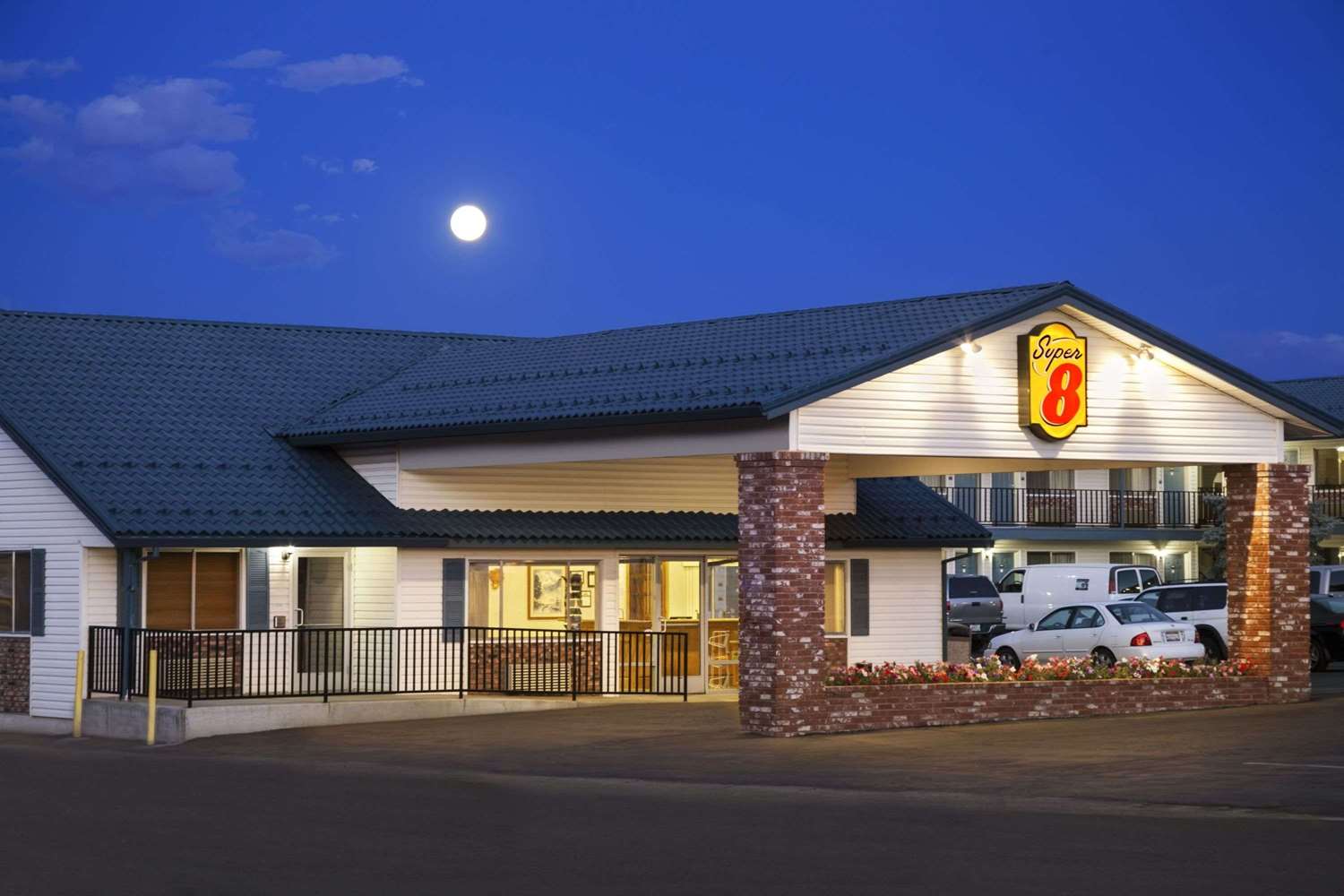 Pet Friendly Super 8 Motel - Susanville in Susanville, California