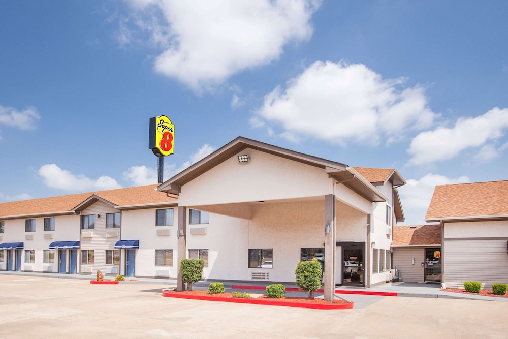 Pet Friendly Super 8 Motel - Van Buren/Ft. Smith Area in Van Buren, Arkansas