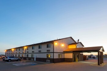 Pet Friendly Super 8 Motel Mendota in Mendota, Illinois