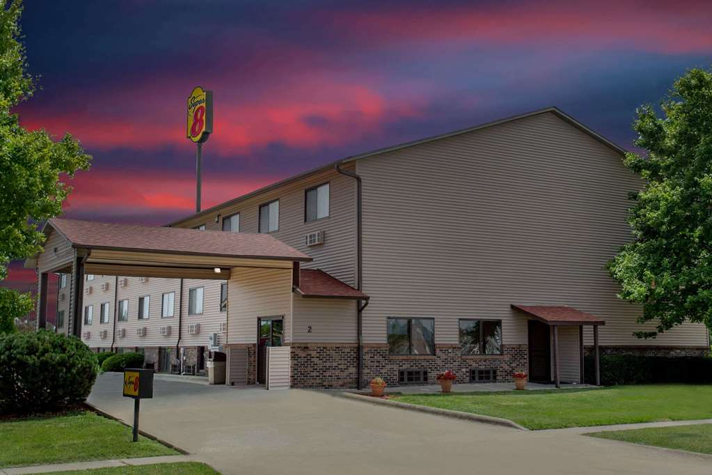 Pet Friendly Super 8 Normal/Bloomington in Bloomington, Illinois