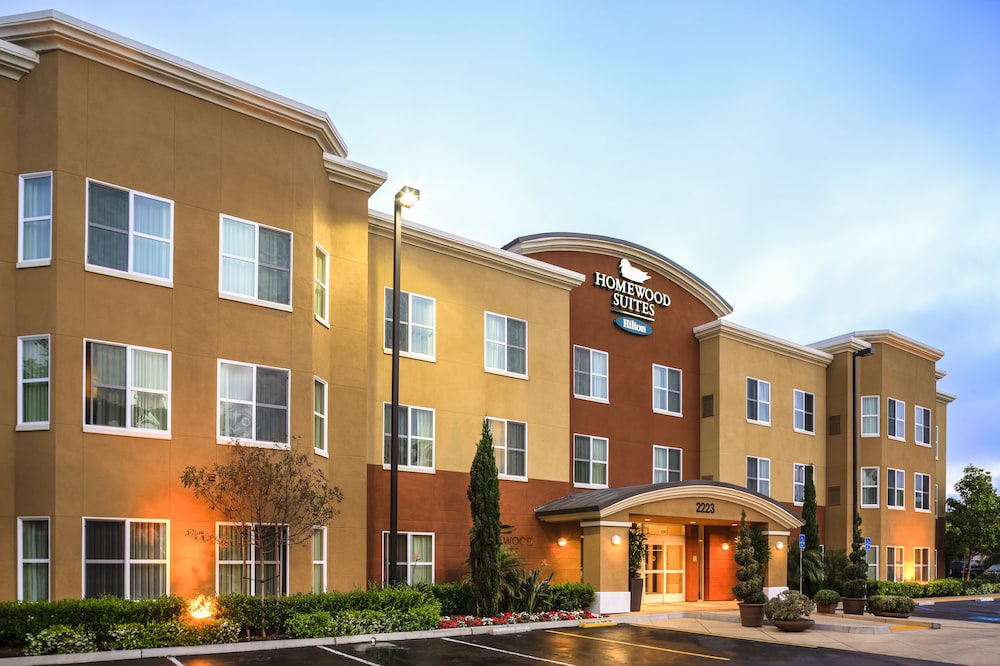 Pet Friendly Homewood Suites by Hilton Carlsbad-North San Diego County in Carlsbad, California