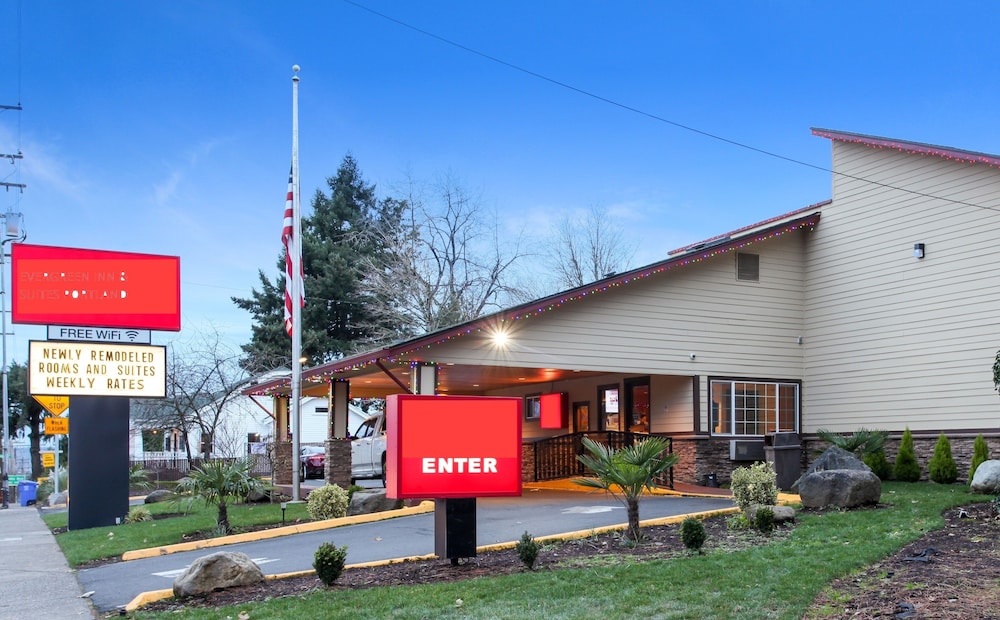 Pet Friendly Red Roof Inn Portland in Portland, Oregon