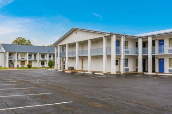 Pet Friendly Motel 6 Alexandria South in Alexandria, Louisiana