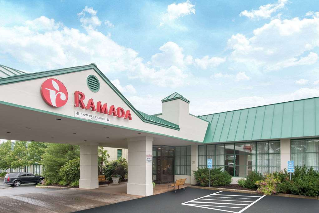 Pet Friendly Ramada Ellsworth in Ellsworth, Maine