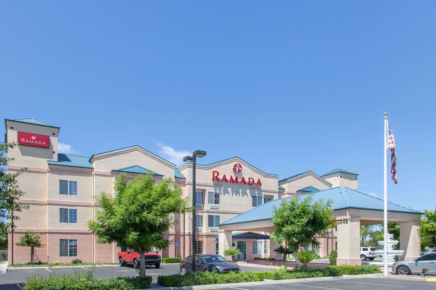 Pet Friendly Ramada Fresno Northwest in Fresno, California