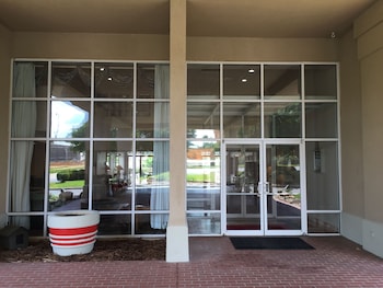 Pet Friendly Rodeway Inn & Suites in Shreveport, Louisiana