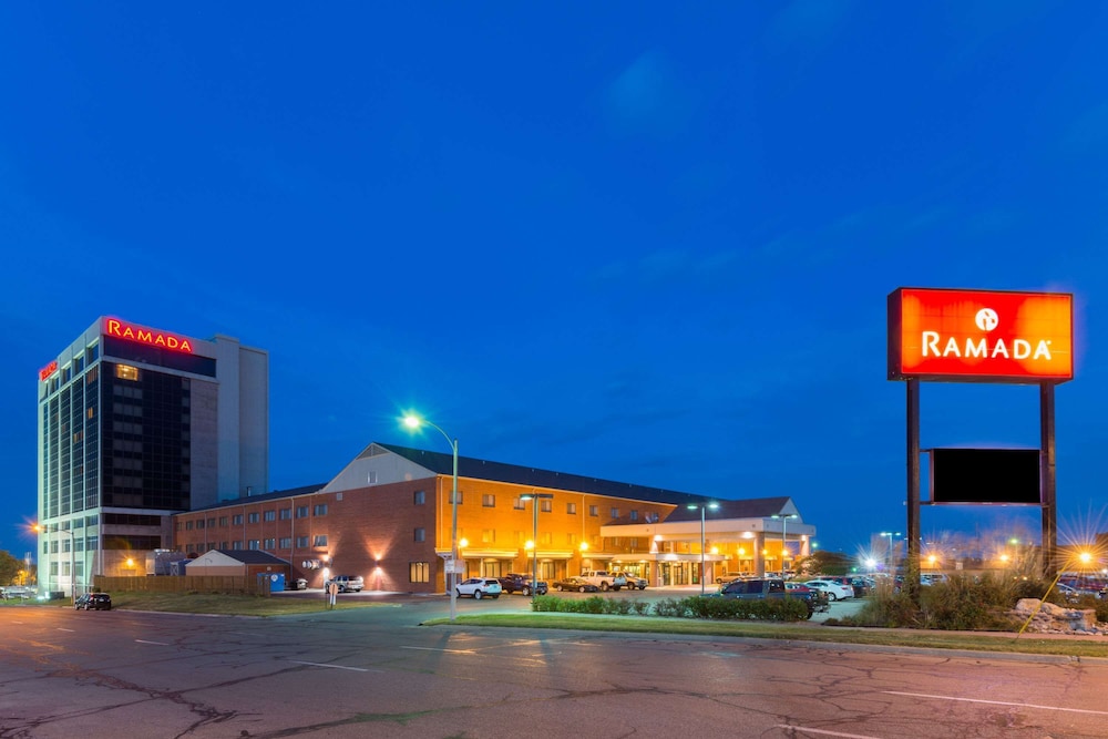 Pet Friendly Ramada Topeka Downtown Hotel and Convention Center in Topeka, Kansas