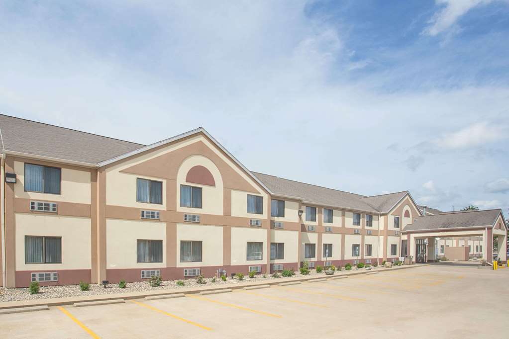 Pet Friendly Ramada Urbana/Champaign in Urbana, Illinois