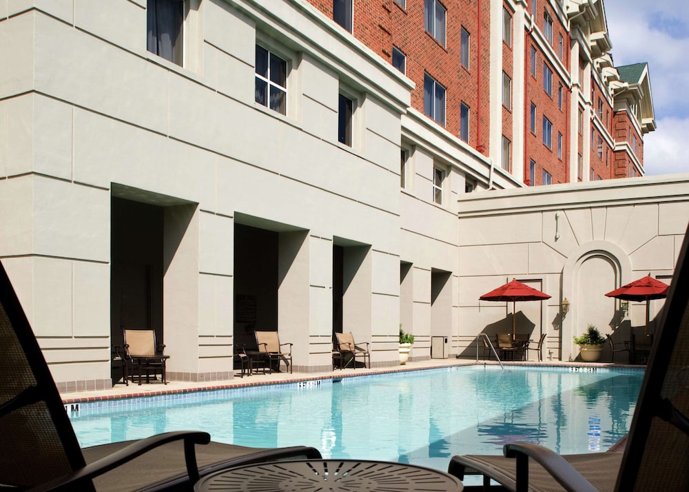 Pet Friendly Doubletree Hotel Atlanta Roswell in Roswell, Georgia