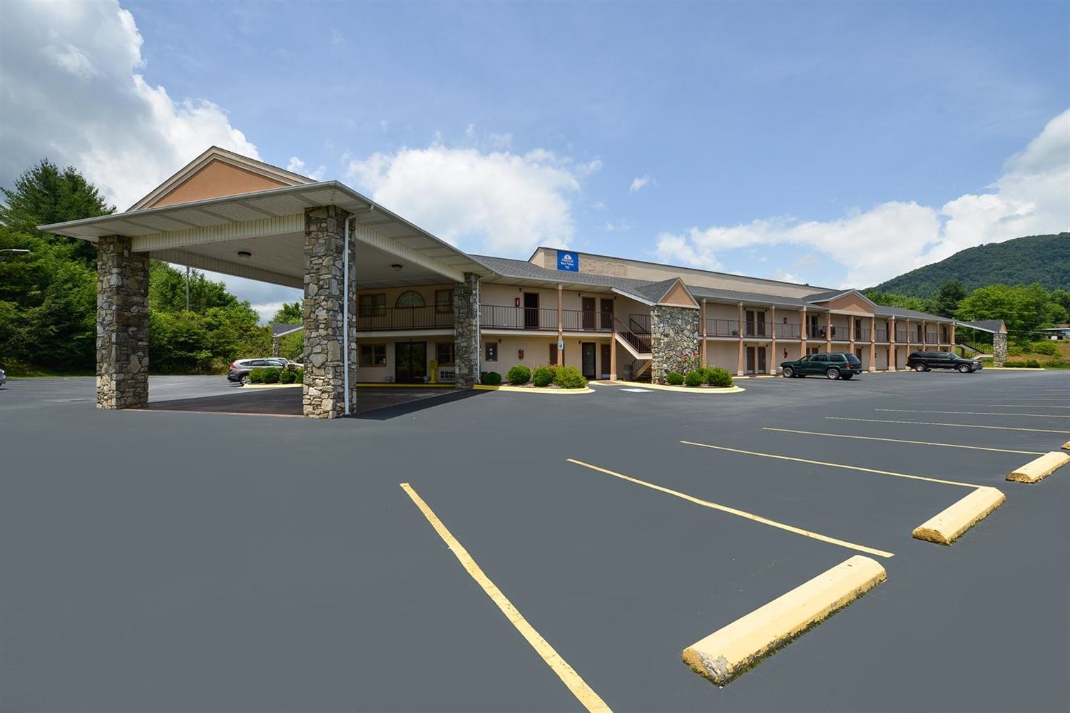 Pet Friendly Americas Best Value Inn Canton in Canton, North Carolina