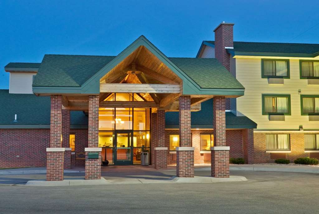 Pet Friendly AmericInn Lodge & Suites Lincoln South in Lincoln, Nebraska