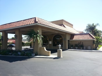 Pet Friendly Anaheim Hills Inn and Suites in Anaheim, California