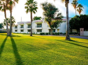 Pet Friendly Arizona Golf Resort & Conference Center in Mesa, Arizona