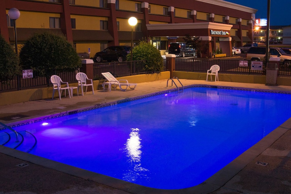 Pet Friendly Baymont Inn & Suites Fort Smith in Fort Smith, Arkansas