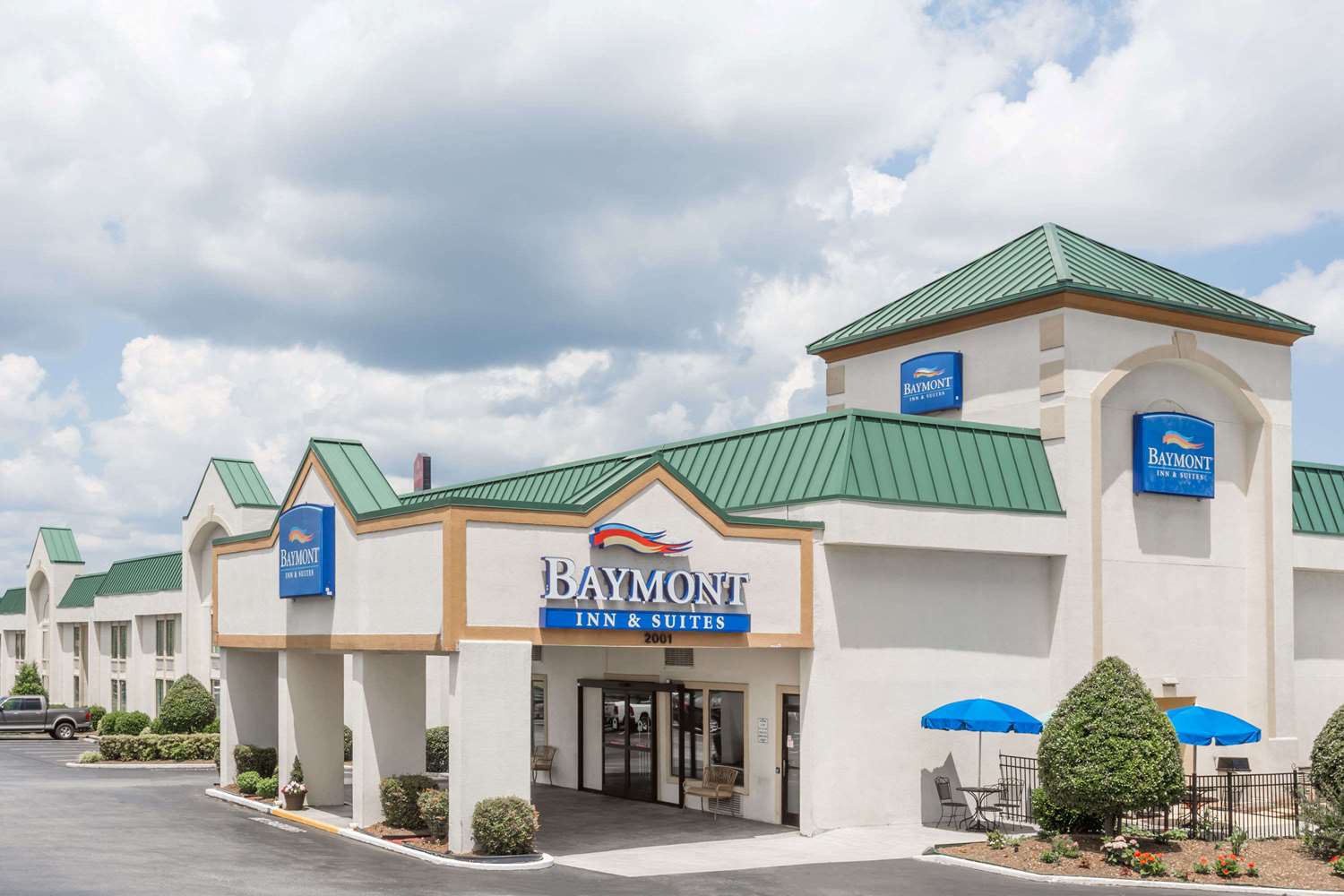 Pet Friendly Baymont Inn & Suites Greensboro/Coliseum in Greensboro, North Carolina