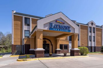 Pet Friendly Baymont Inn & Suites Lawrence in Lawrence, Kansas