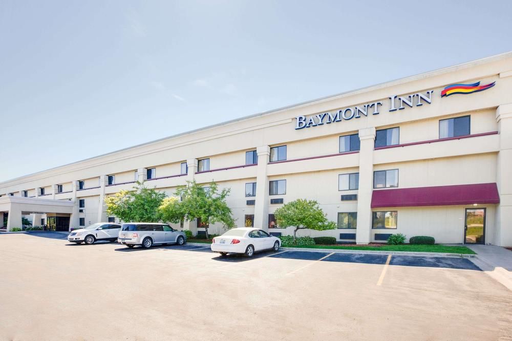 Pet Friendly Baymont Inn & Suites Traverse City in Traverse City, Michigan
